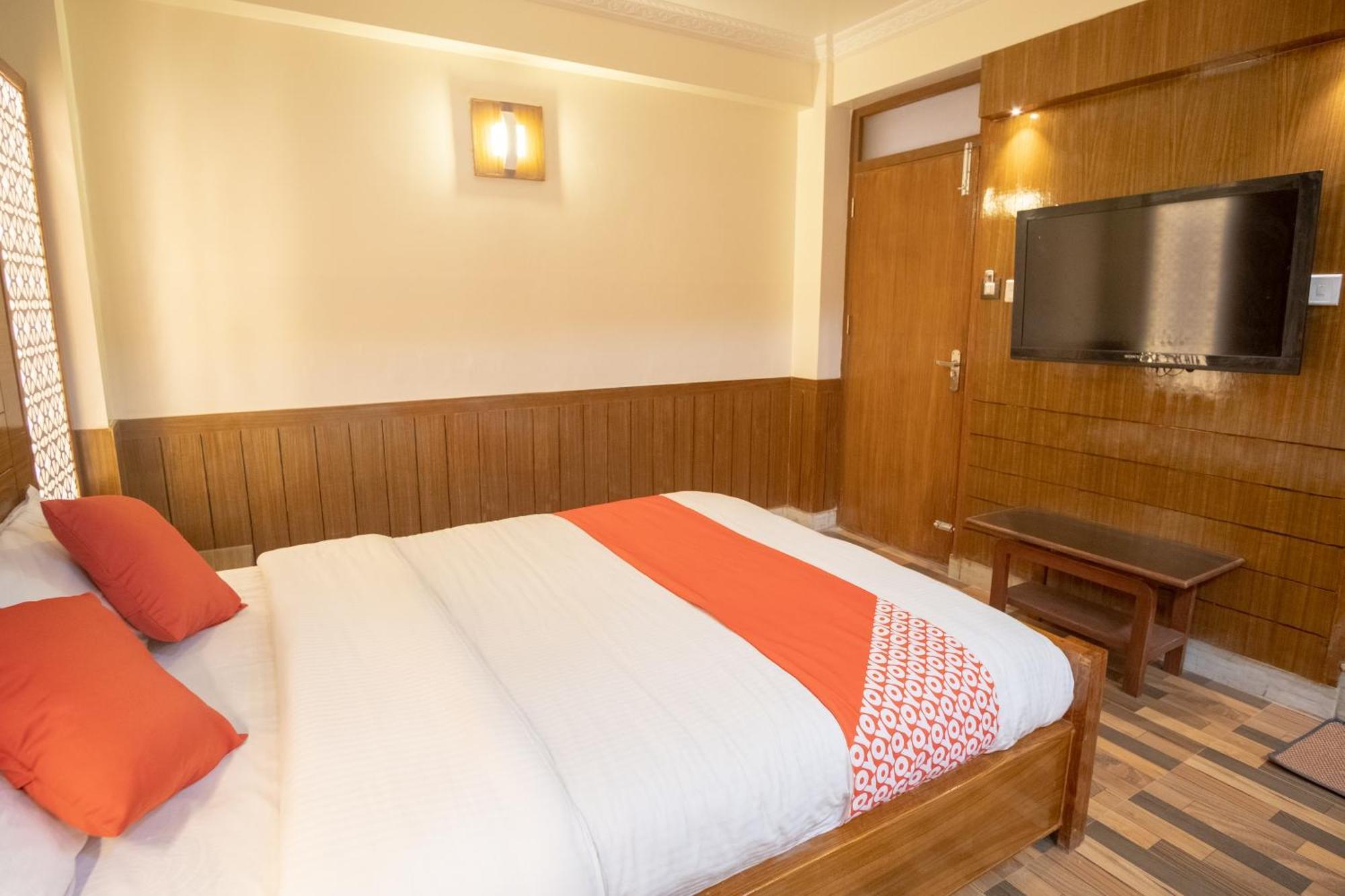 Oyo 304 Hotel Manama Balaju エクステリア 写真
