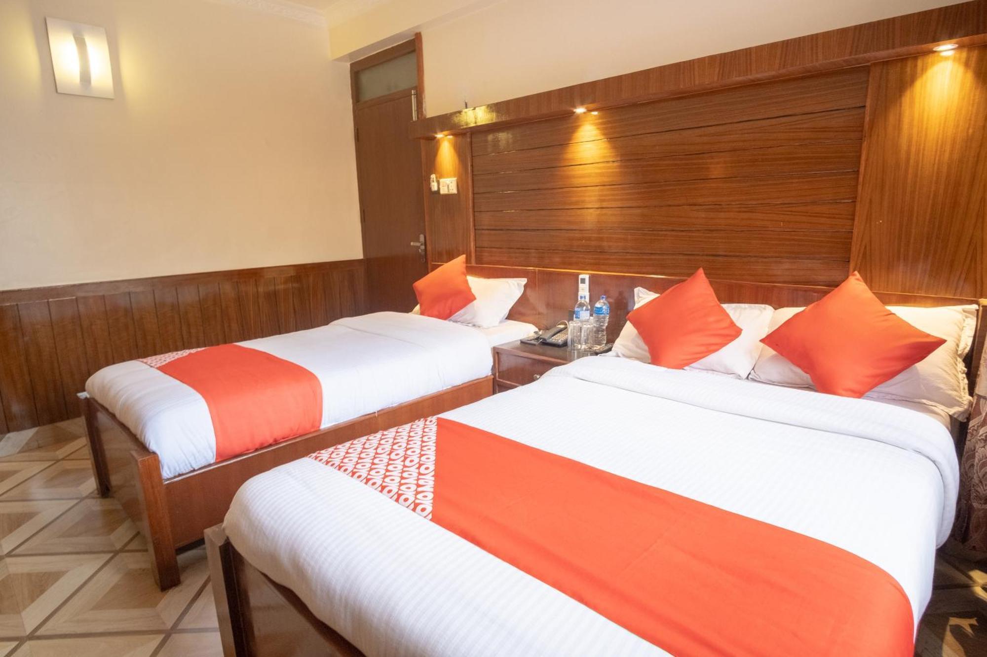 Oyo 304 Hotel Manama Balaju エクステリア 写真