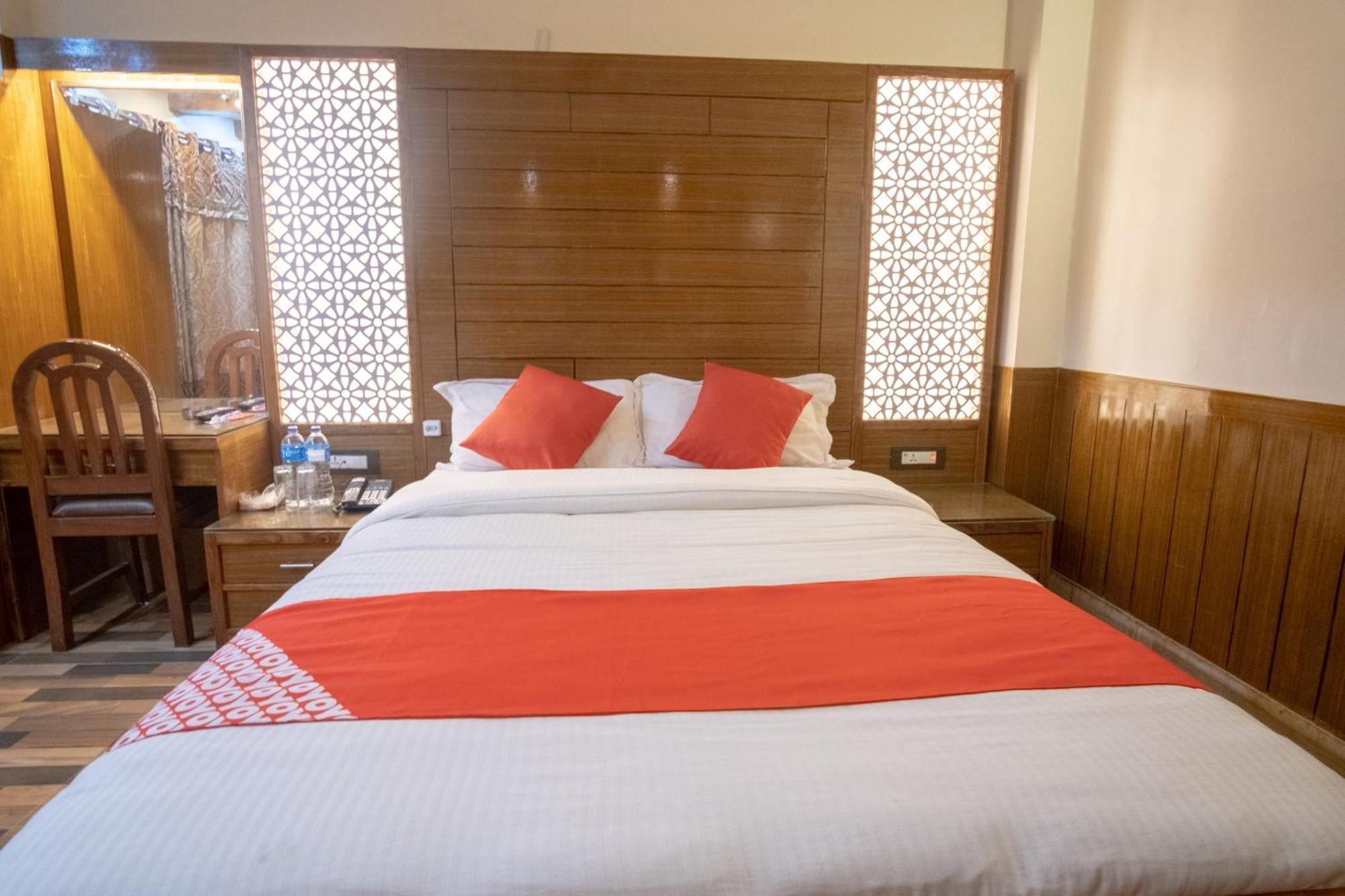 Oyo 304 Hotel Manama Balaju エクステリア 写真